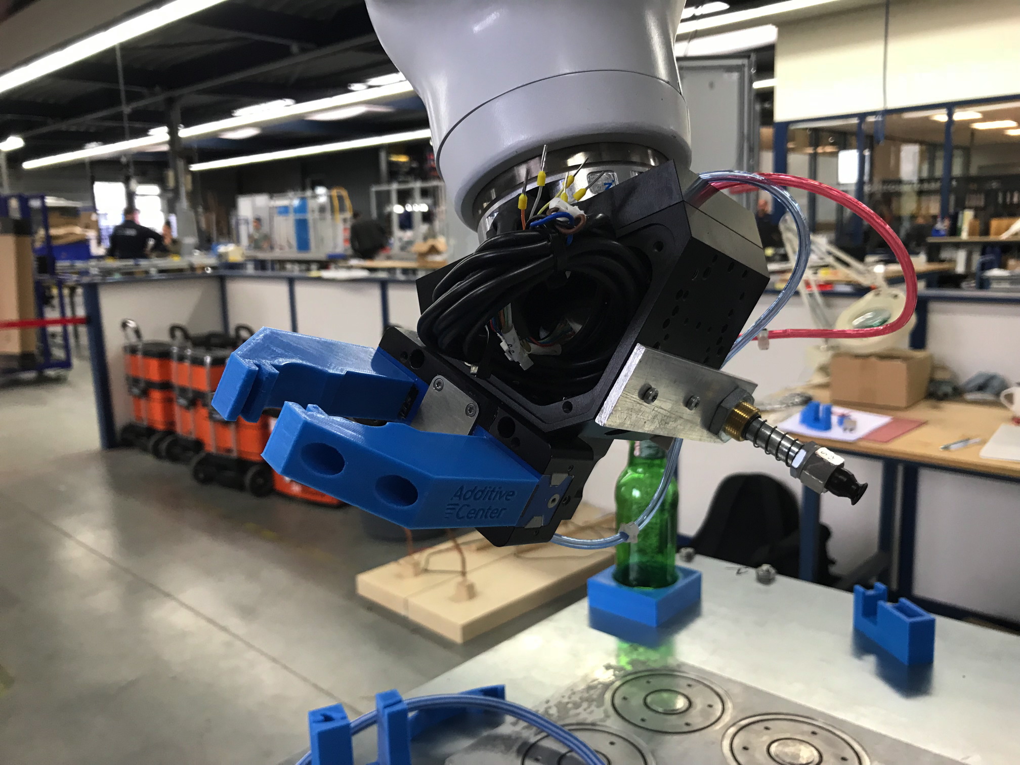 ADDITIVE CENTER | robot grippers